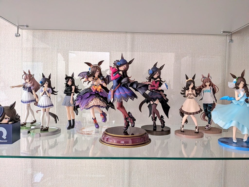 kanade6129's tweet photo. ウマフィギュアやっと開封できた！！🐴
これ！っていう定位置が決まらなくてもやもや…
あと2ライスは増える予定🙌 https://t.co/v3aIb1Uhxv