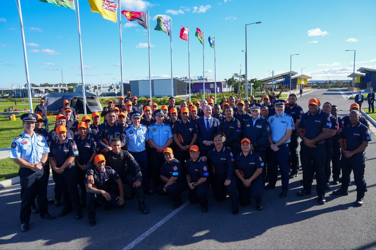 chrisluxonmp's tweet photo. New Zealand Police are the best in the world - cracking down on crime and keeping our communities safe.

They also get stuck in on the world stage. Like teaming up with Police across the Pacific to combat crime as part of the Pacific Policing Initiative. 

Was great to see them at work with friends across the Pacific in Brisbane today.