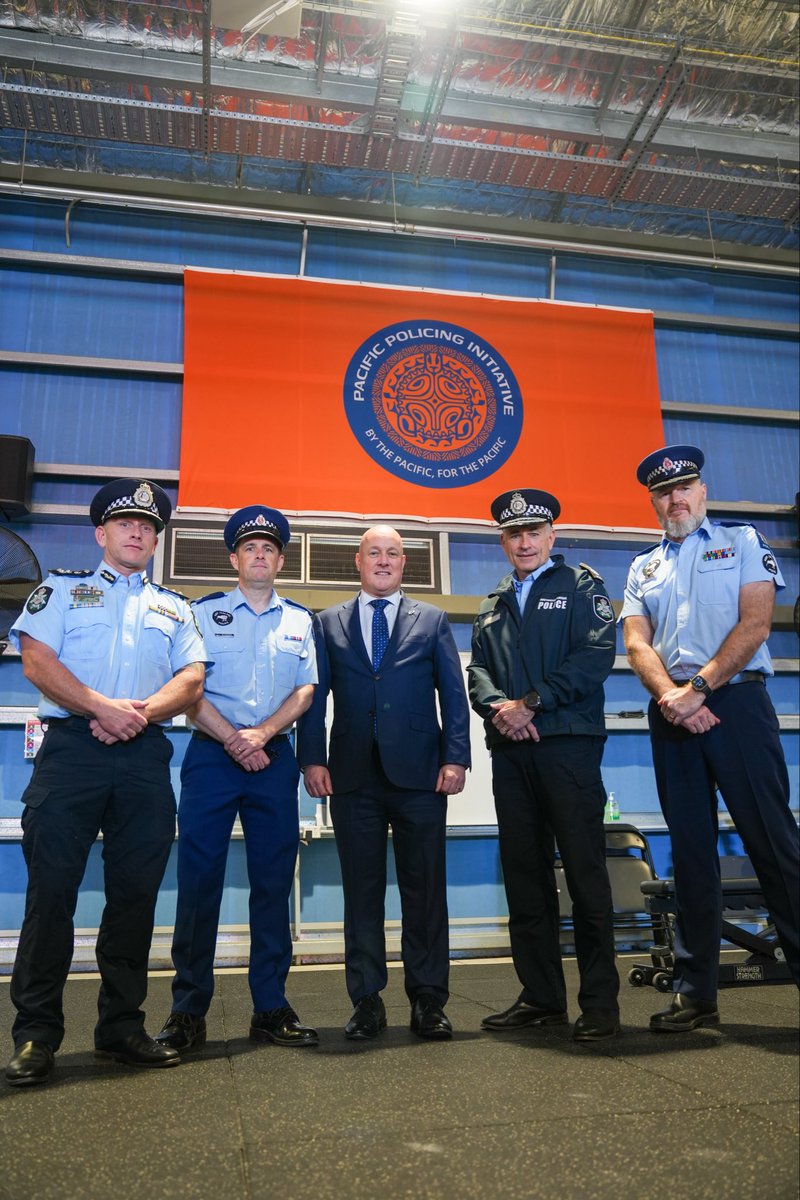 chrisluxonmp's tweet photo. New Zealand Police are the best in the world - cracking down on crime and keeping our communities safe.

They also get stuck in on the world stage. Like teaming up with Police across the Pacific to combat crime as part of the Pacific Policing Initiative. 

Was great to see them at work with friends across the Pacific in Brisbane today.