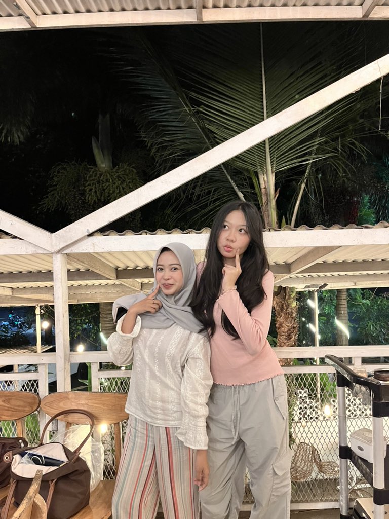 koyokucing's tweet photo. ketemu oomf alias payi @ fgd fikom x faperta! @seandzenand 😆⭐️✌🏻 https://t.co/qjdh12pJPM