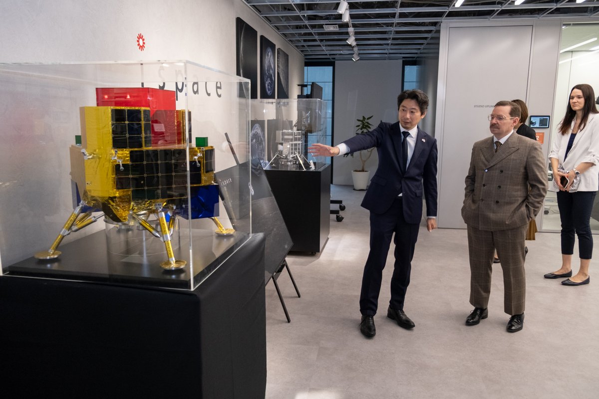 ispace_JP's tweet photo. 🌕このたび、ispace本社「Earth Base」に、駐日ルクセンブルク大公国大使 ミシェル・レーシュ大使ならびに駐日ルクセンブルク大使館の皆様をお迎えしました。
ispaceのCEO袴田より今後の月面ミッションに関する最新情報をご紹介するとともに、ミッションコントロールセンター（管制室）を含む新オフィスをご視察いただきました。

ルクセンブルクに本社を置くispace EUROPEが、欧州の月探査の推進において果たす重要な役割にについても意見交換を行いました。
欧州宇宙機関（ESA）の支援のもと、ispace EUROPEが主導する月面ローバーミッション「MAGPIE（Mission for Advanced Geophysics and Polar Ice Exploration）」は、月の南極域での水氷探査や月資源への理解を深めることを目指すプロジェクトです。これは持続的な月探査の実現に向けた重要な取り組みの一つです。

今後もルクセンブルクの宇宙コミュニティとの連携を深め、グローバルな宇宙産業の発展につながる協業の機会を創出していけることを楽しみにしています。

#ispace #ULTRA #月着陸船 #宇宙開発 #ルクセンブルク