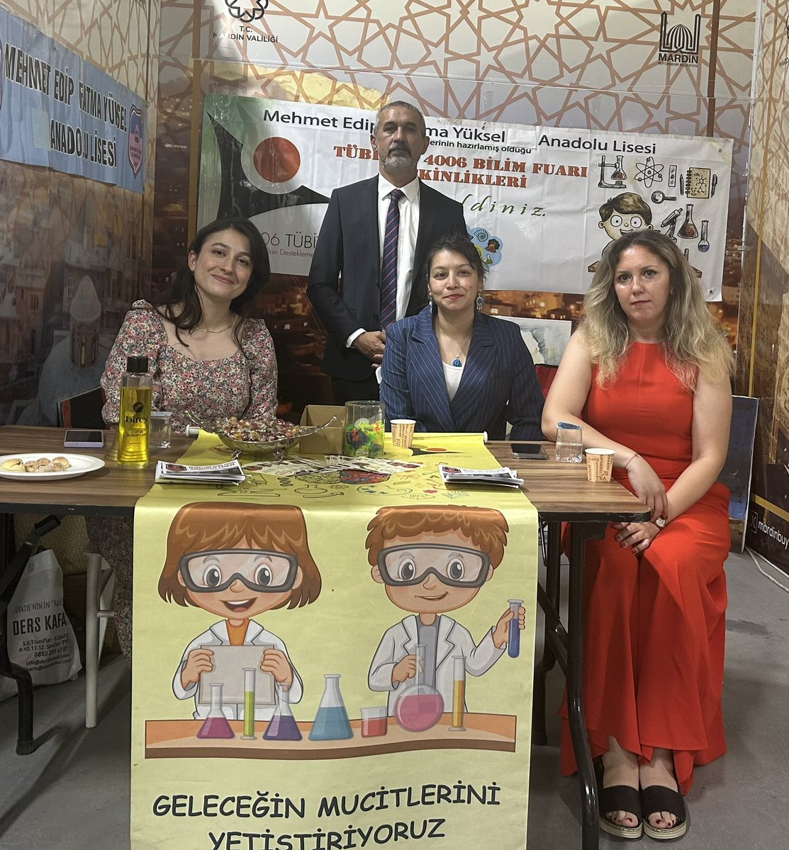 mefykal47's tweet photo. #DoğruTercihDoğruLise 
Lise tanıtım günlerinde #MehmetEdipFatmaYükselAnadoluLisesi
olarak sizleri aramızda görmek bizi mutlu eder. 
#Mefyal 
@artukluilcemem 
@mardinilmem https://t.co/6AKDKZXS97