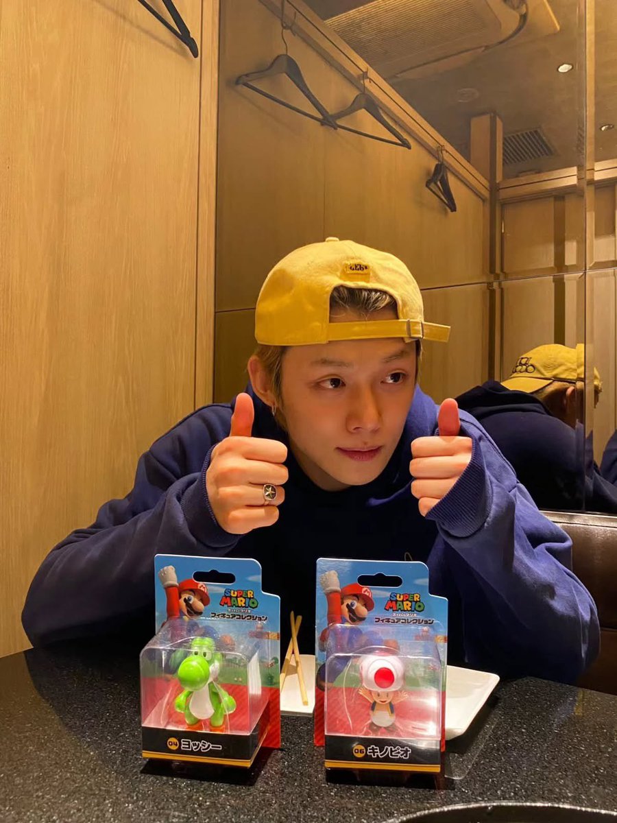 pandamoa8's tweet photo. ヨンジュン、本当にかわいい😍
ヨッシーとキノピオ、買います！！
私もたけのこの里派です！
トマトプリッツも大好き！
ヨンジュン！
日本も楽しんでくれてありがとう😊 https://t.co/m0A26nwReN