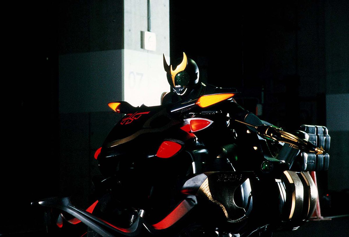 jokergatack's tweet photo. The Kuuga rider machine is fine. But it becomes stellar when merged with the Gouram. Genuinely awesome design. https://t.co/rFV0vHgppD