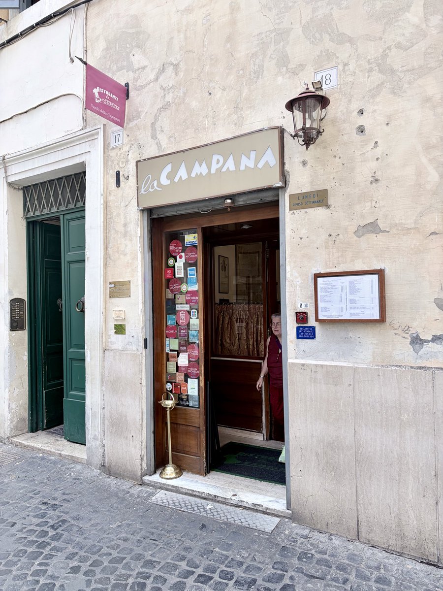 DaisukeIto1989's tweet photo. ローマ着。創業500年を越える老舗「Ristorante La Campana」へ。本場のアマトリチャーナとカルボナーラを頂きました。シンプルだからこそ、素材の良さや調理の技術が際立っていて、雰囲気も相まって、この場でしか食べられない一皿でした。お料理が趣味なので、本場のイタリア料理を知る旅にします。 https://t.co/WcaIlnry13