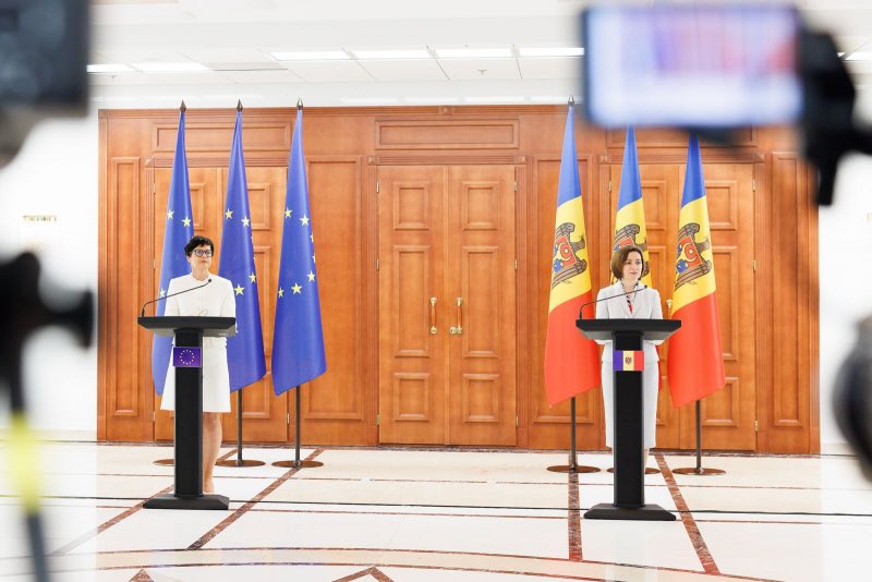 MDAmbEU's tweet photo. Productive meeting of President @sandumaiamd with the European Commissioner for Enlargement @MartaKosEU .
Next steps into our accession path, Growth Plan implementation, justice sector reform&amp; local public administration reform were discussed. https://t.co/DMMAkZPAp9