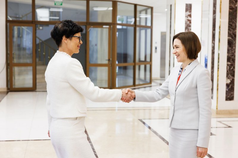 MDAmbEU's tweet photo. Productive meeting of President @sandumaiamd with the European Commissioner for Enlargement @MartaKosEU .
Next steps into our accession path, Growth Plan implementation, justice sector reform&amp; local public administration reform were discussed. https://t.co/DMMAkZPAp9