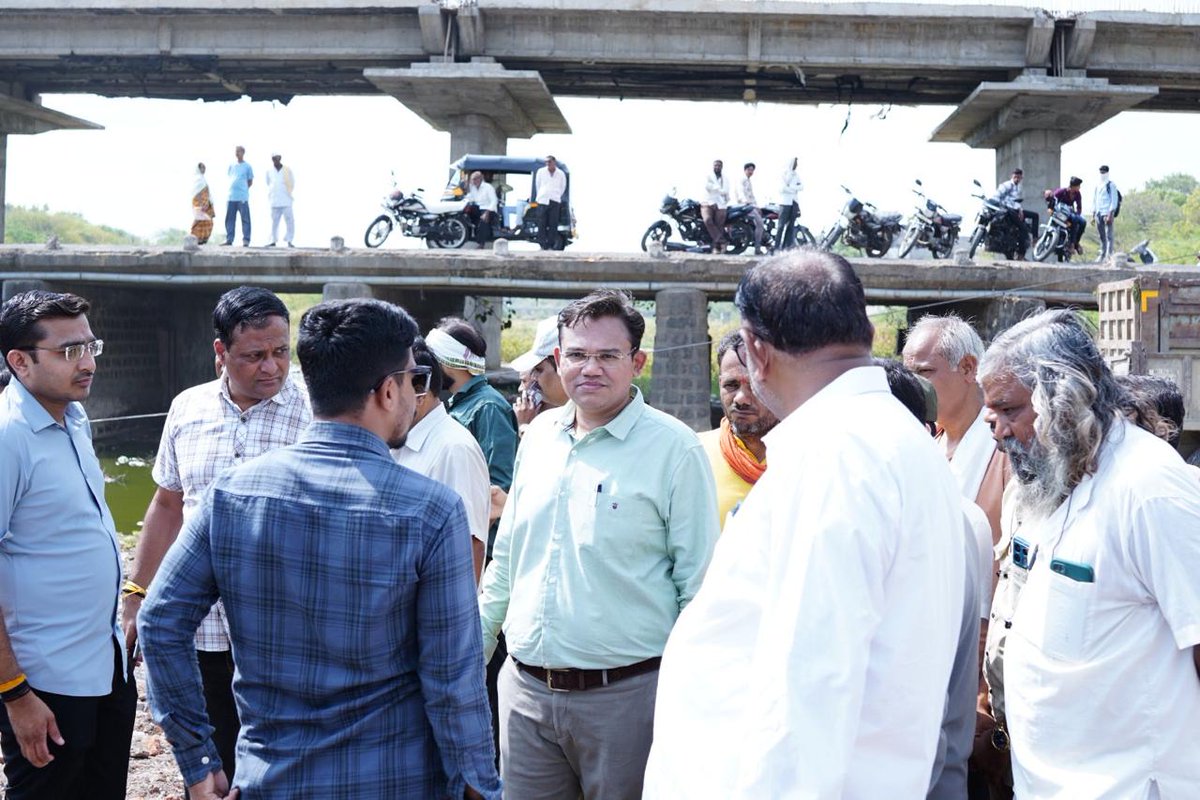 CouncilJamner's tweet photo. 🌿🌊 जागतिक पर्यावरण दिनानिमित्त जामनेर नगरपरिषदेच्या वतीने “कांग नदी साफसफाई मोहीम”चा शुभारंभ मा. सौ. साधनाताई गिरीश महाजन यांच्या शुभहस्ते संपन्न झाला.

“स्वच्छ कांग नदी – सुंदर जामनेर” या संकल्पनेतून नदी संवर्धन, पर्यावरण संरक्षण व स्वच्छतेचा संदेश देण्यात आला. https://t.co/qWCFsabs6E