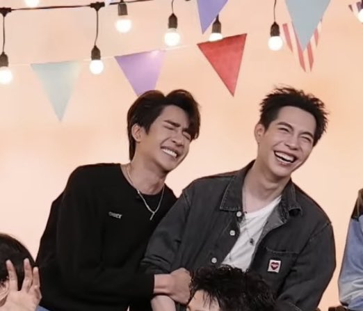 _calayan__'s tweet photo. Love their friendship 😭🫰

EMBPFK FFF PRESS TOUR 
#FFFPartyConcert2026 https://t.co/3O53HrhMhC