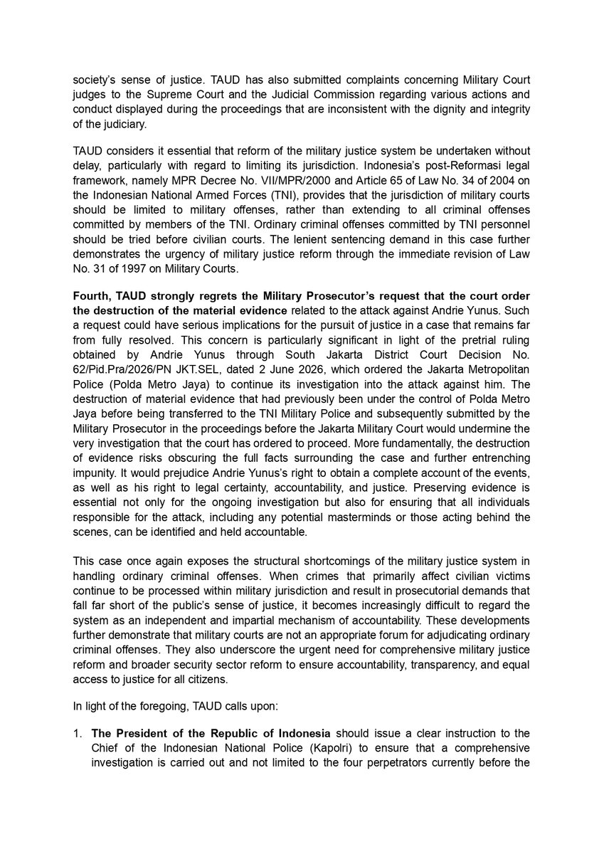 KontraSupdates's tweet photo. 1⃣We argues that the lenient sentencing demand against the defendants reinforces concerns that the military justice system continues to protect military personnel and fails to meet the public’s sense of justice.

2⃣The absence of any request to dismiss the defendants from military service raises serious questions about the TNI’s commitment to holding its members accountable and strengthens suspicions of institutional protection.

3⃣TAUD maintains that this case highlights the urgent need for military justice reform, including limiting military court jurisdiction so that ordinary criminal offenses committed by TNI personnel are tried in civilian courts.

4⃣TAUD also opposes the prosecutor’s request to destroy the evidence, arguing that it could hinder ongoing investigations, obscure the full facts of the case, and prevent the identification of all parties responsible for the attack on Andrie Yunus.

Overall, the case exposes structural weaknesses within the military justice system in handling ordinary criminal offenses and underscores the need for comprehensive military justice and security sector reform to ensure accountability, transparency, and equal access to justice.