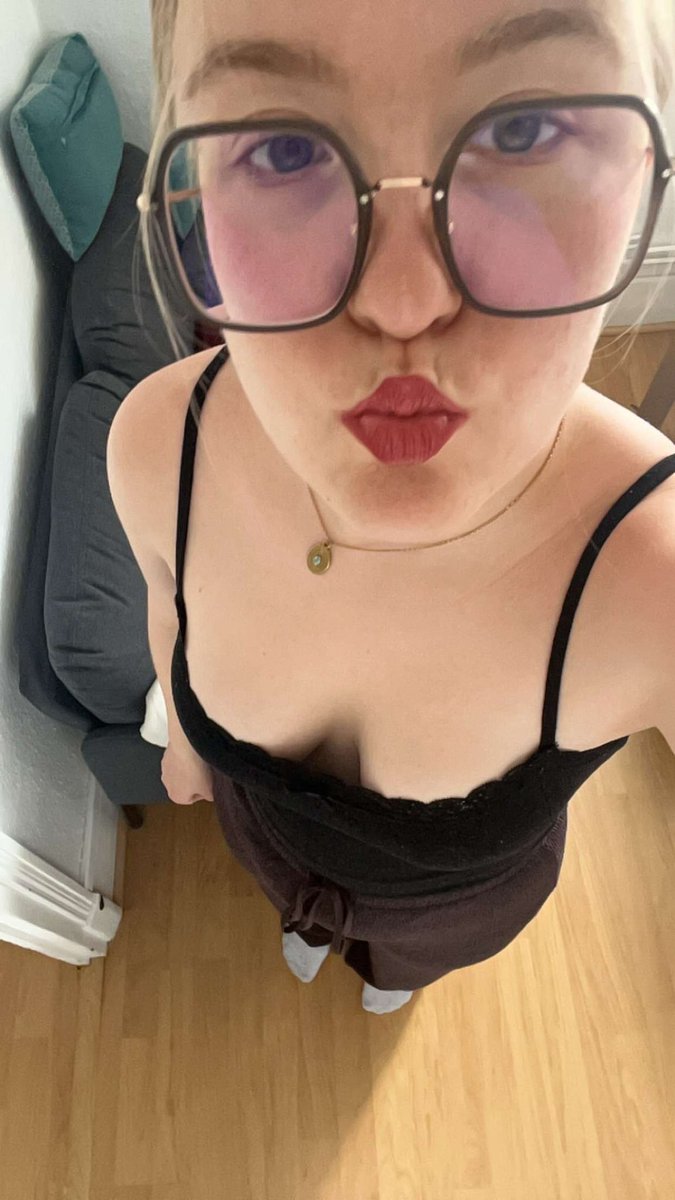 FaggotMathilde's tweet photo. my gf https://t.co/sv89uq5MFz