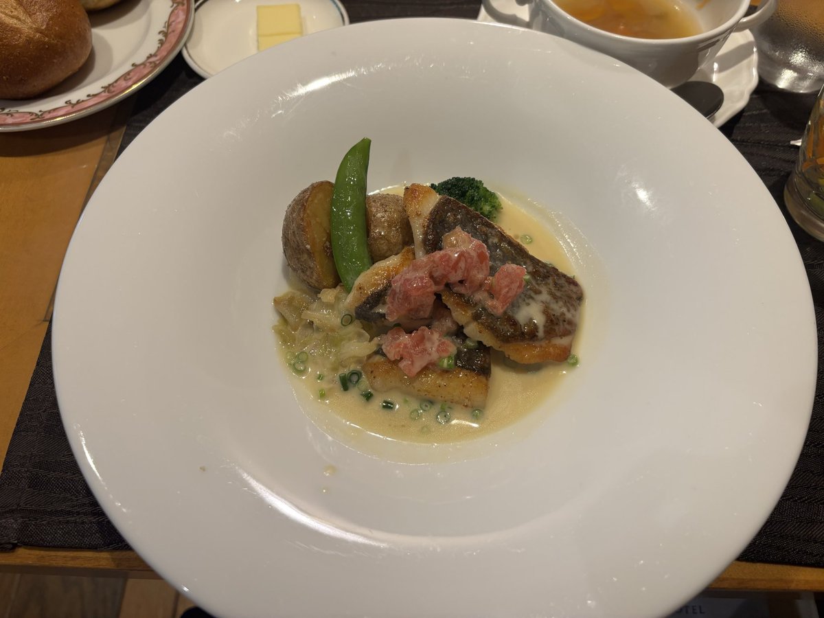 parikoin's tweet photo. 初めてファカルティーラウンジに行きました。美味しかった…！
両親と一緒に三田🎓〜大門🗼をお散歩 https://t.co/M5KlyRSq6Q