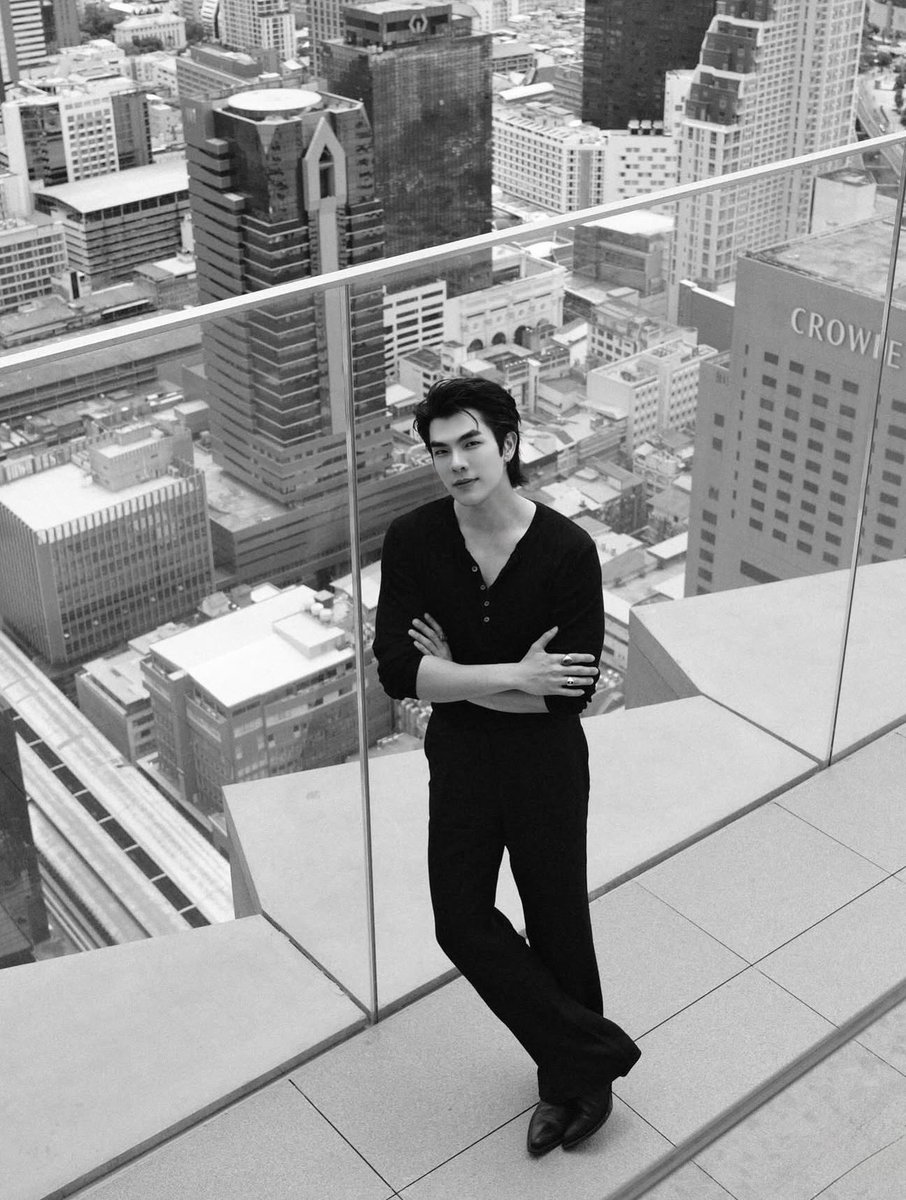 HCORIO's tweet photo. อยากหล่อแบบพี่มาย เลยขอยืนริมกระจกบ้าง!!!! 💚🥰✌️

#GreenyRoseSelcaDay 

#MilePhakphum @milephakphum 
#GreenyRose https://t.co/8UPIQDM0TX