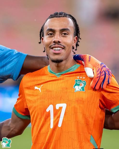 Blockchain_Ts's tweet photo. @m8arteta @Arsenal 
Transfer rumors has it that the team is in the market for a new RB. I strongly recommend Guela Doue the elder brother of Desire Doue. Standing at 1.87m, brother is a beast of a player. He averages more passes than Jurrien Timber. https://t.co/nIc0X03Ll2