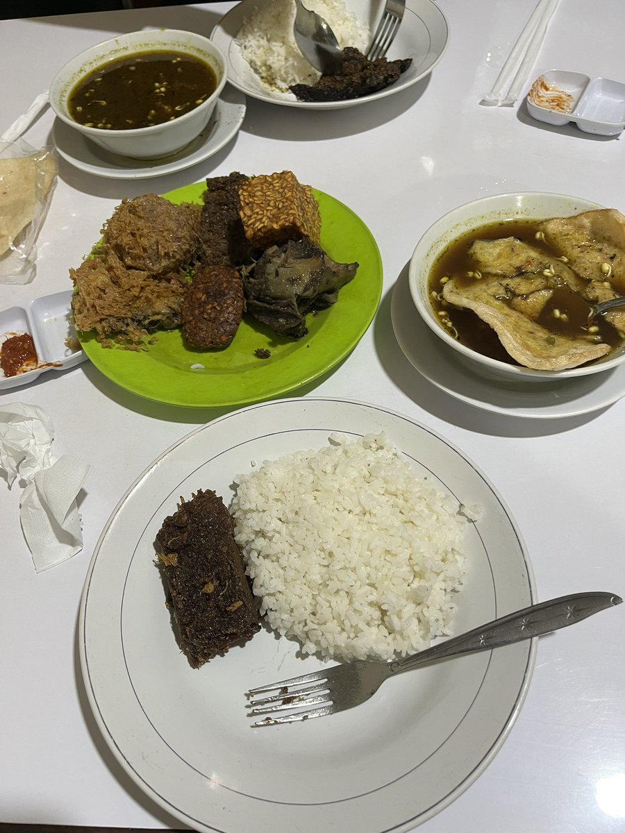 BeltaZain's tweet photo. Kalo ke malang pasti makan di rawon nguling, ada rekomedasi kuliner enak lainnya di malang? https://t.co/3otJGizSnh