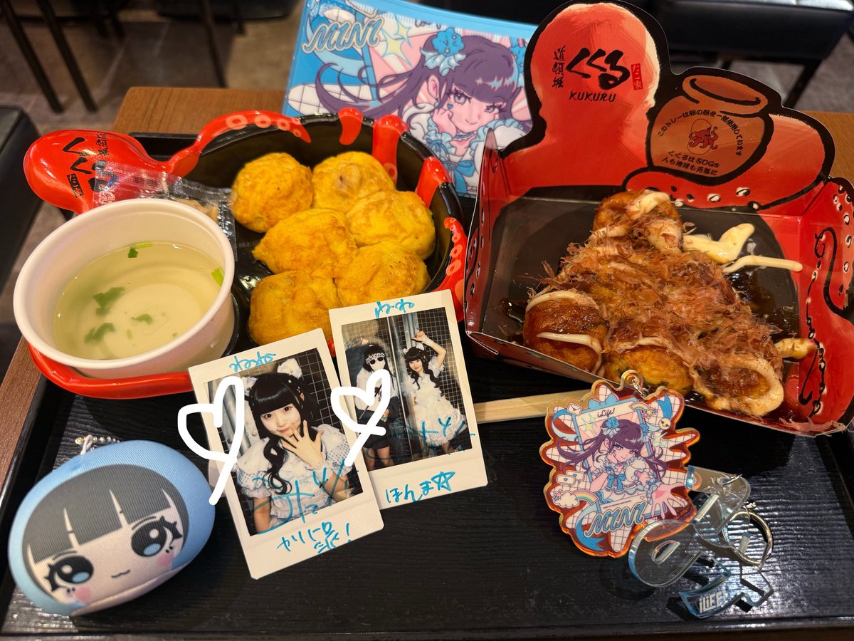 n__ene___'s tweet photo. みにたん
「たこ焼きはカリカリ派？トロトロ派？」
わたし
「んー(その2つなら)カリカリ派かなあ！」
みにたん
「みにはねーカリトロ派！」
わたし
(あ、その選択肢あったのねwwwかわいいww)
の時のチェキ🐙
#みにたんみにきて https://t.co/2aQ48OkNYJ