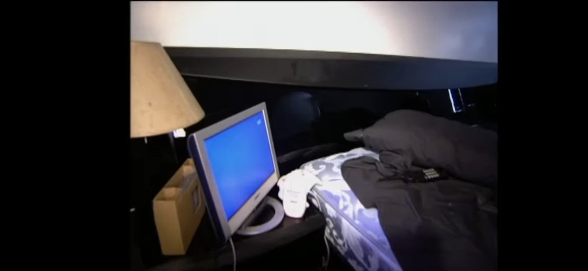yeahmisterguy's tweet photo. @AumGensokyo 2001 redman running a LCD with a dreamcast on mtv cribs. https://t.co/NeAYd09ez1