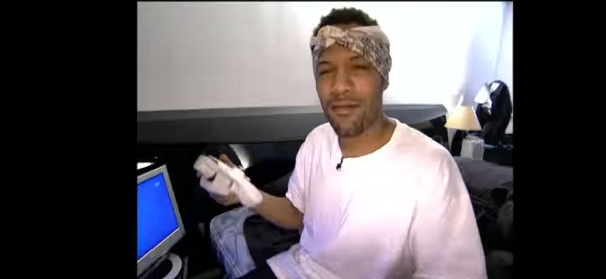 yeahmisterguy's tweet photo. @AumGensokyo 2001 redman running a LCD with a dreamcast on mtv cribs. https://t.co/NeAYd09ez1