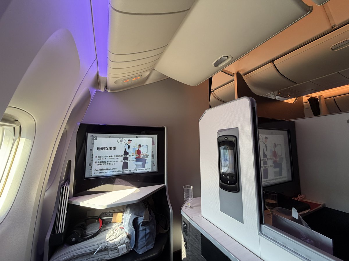 e231sky's tweet photo. 今回南回りになってWi-Fi使えなくなる時間を考えずに過ごすことできて体感は往路のソウルヘルシンキの半分以下の体感時間だった。

ロシア飛べないのは仕方ないからせめて帰りは南回りでずっと運行して欲しいんだけど…
現状の欧州▶︎羽田/成田のフライトで1番時間掛かるのに積算マイルは1番少ない笑 https://t.co/fPXCHcaGKN