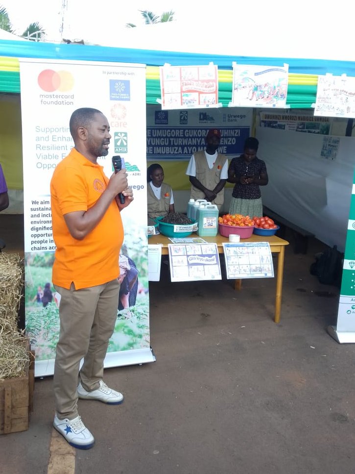 ProfemmesTH's tweet photo. 📍Waba uri i @NgomaDistrict cyangwa uteganya kuhanyura?
Ntucikwe n’Imurikabikorwa ry’Abafatanyabikorwa b’Akarere (Open Day) muri Gare ya Ngoma.

Ngwino urebe ibyo urubyiruko rurimo kungukira mu mushinga #SERVEProject Pro-Femmes Twese Hamwe ifatanyamo na @careinrwanda, @MastercardFdn n’abandi bafatanyabikorwa.

Ni umwanya mwiza kandi wo gusangira ubunararibonye, kwigira ku bandi no kurebera hamwe ibimaze kugerwaho mu iterambere ry’Akarere.
Turagutegereje! 🤝

#YouthEmpowerment #WomenEmpowerment
