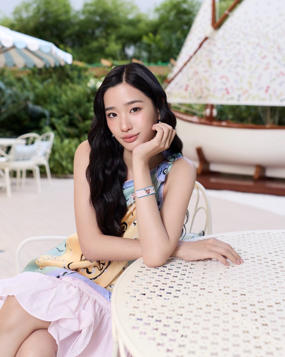 Vogue Thailand tweet media
