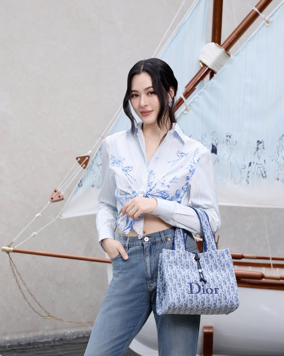 VogueThailand's tweet photo. https://t.co/RiJ04DazeK