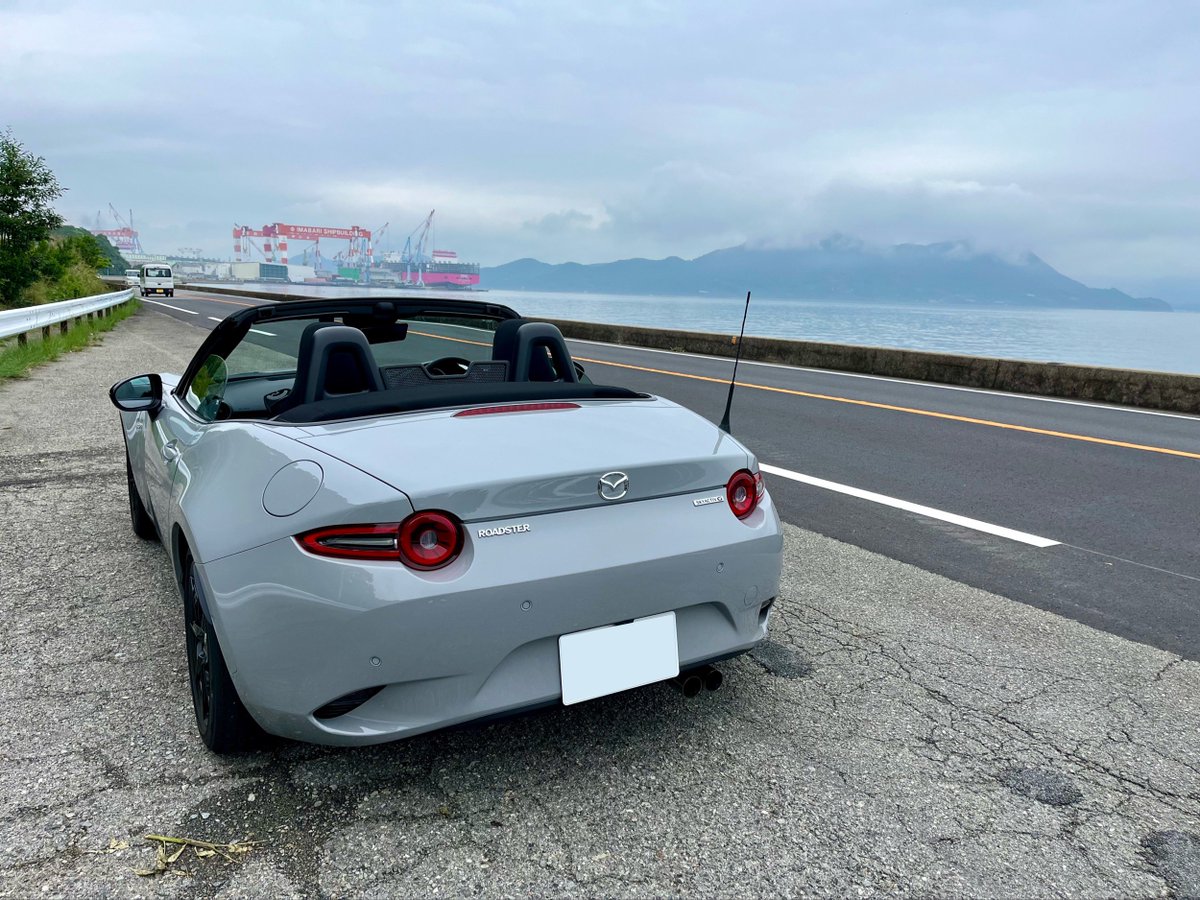 KeisukeFD3S's tweet photo. 今日は天気悪めだけど涼しいので幌を開けて走れました。
Openで走ってると、草木のあるところで急にヒンヤリするのが気持ちいいですね😊 https://t.co/sKNIGdjbFK