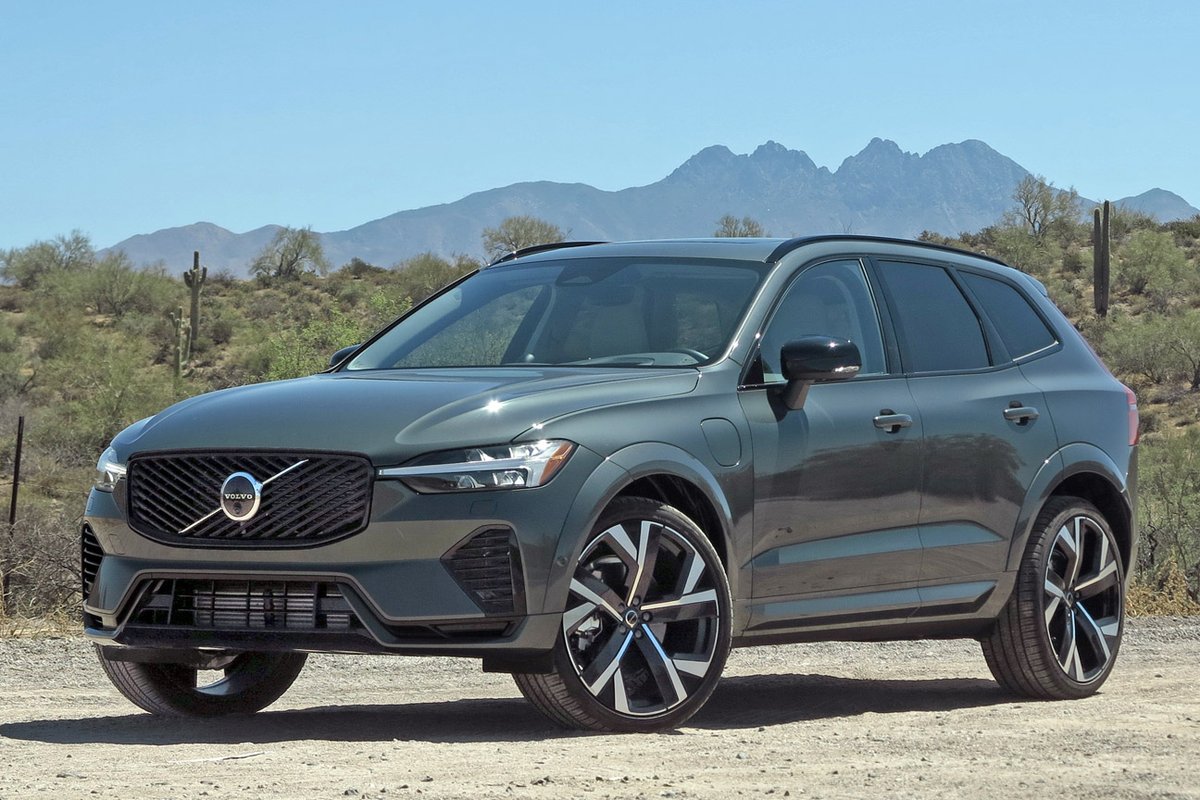 ArizonaDriver's tweet photo. We often wish we could drive multiple models side-by-side. Back-to-back(ish) is useful, too -- and this week's 2026 Volvo XC60 T8 PHEV Ultra AWD is with us one issue after the same-powertrain-and-trim XC90... #volvousa #volvoXC60 https://t.co/B7jvVaUNkE