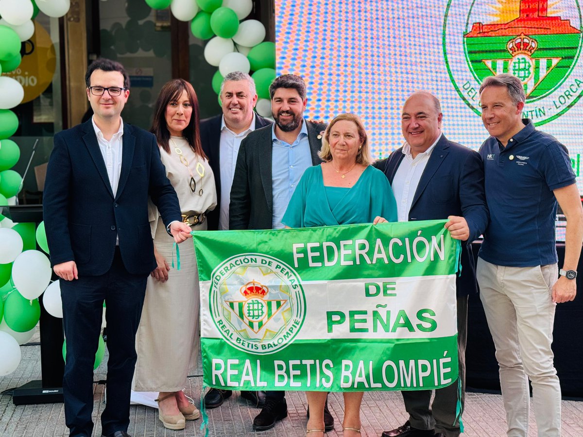 PPLorca's tweet photo. 🤍💚 En Lorca hay colores que unen… y esta vez son verdiblancos. 😎⚽

Nuestro alcalde, Fulgencio Gil, junto al presidente Fernando López Miras, acompañó la inauguración oficial de la Peña Bética @RealBetis del Guadalentín-Lorca, una gran familia que ya suma 185 aficionados https://t.co/8khdAdX31A