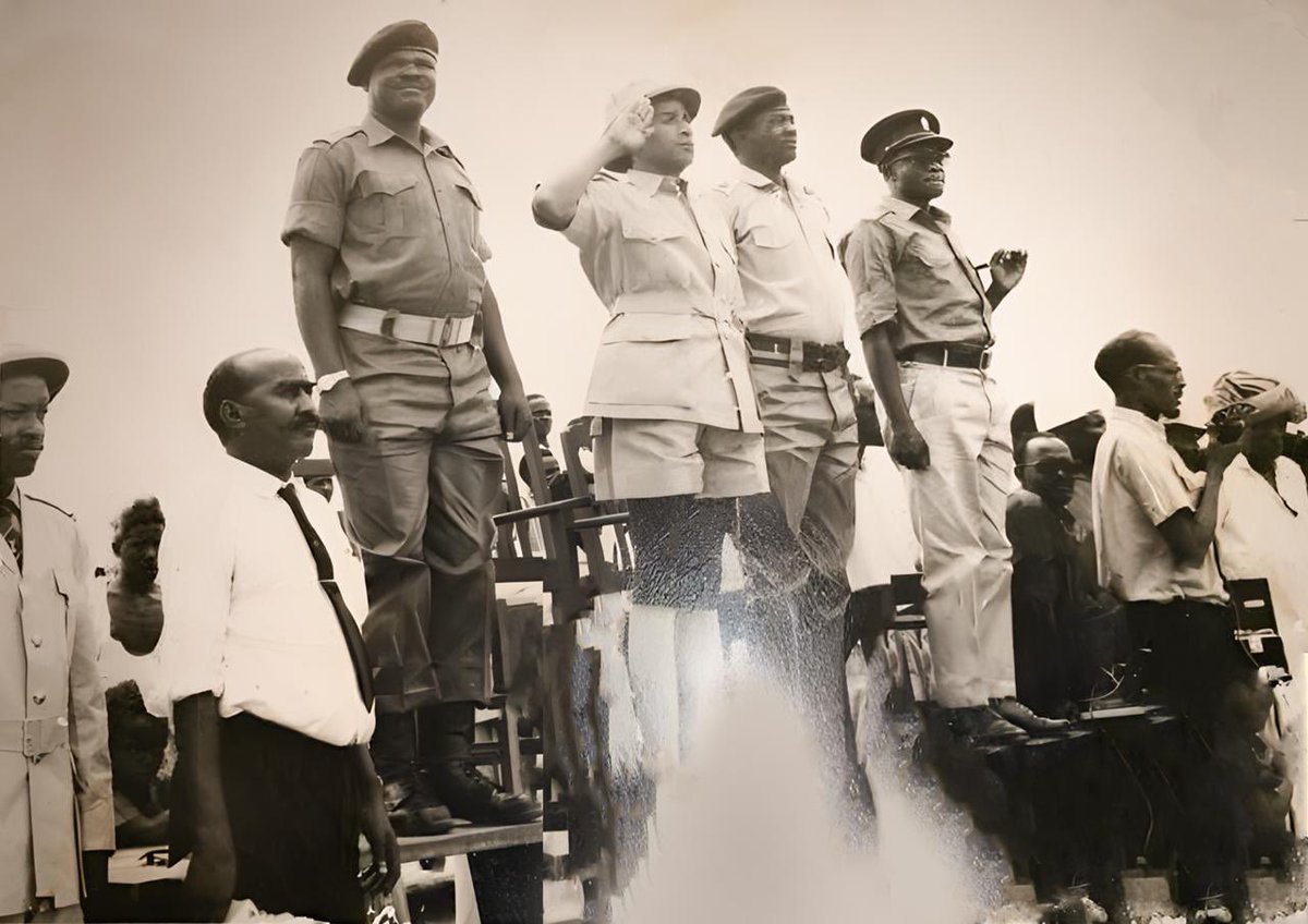 SamatarGuleid's tweet photo. This is a photo of the NFD delegation to the Second Lancaster House Conference in 1962, where the terms of Kenya's post-independence constitution were worked out. Most of the people in the photo are leaders of the NPPPP, an umbrella party representing former Northern Frontier Districts.

From right seated:
Guyo Yattani.
Haji Mohamed Mahamoud.
Hadi Haji Ali.
Yussuf Haji Abdi.
Maalim Mohamed Sambul.
Adan Jiran.
Mohamed Farah.

Standing from Right
Alex Kolkole.
Abdilatif Ayah.
A member of Nairobi-based Somali Independent Union
Galma Dido.
Hilowle Dube Guyo.
Abdirashid Khalif.
Mohamed Yussuf.
Head of Somali Independent Union

This is among the Vintage photos of Mzee Adan Jiran I found them in Wajir.