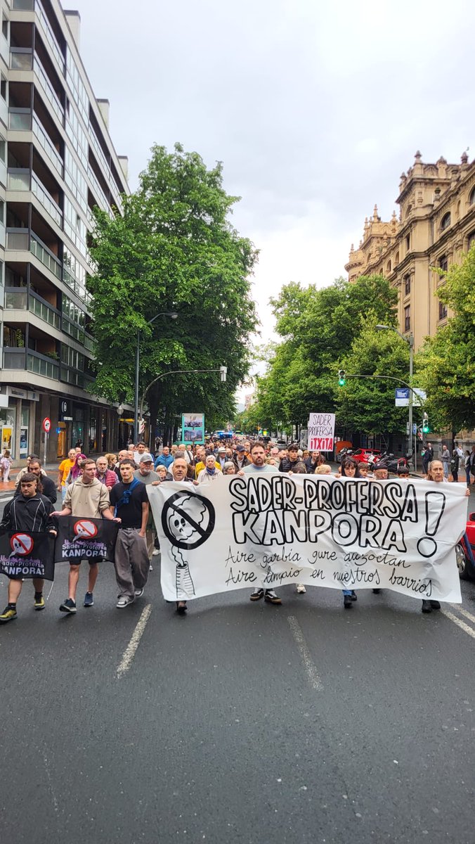 jabotxa62's tweet photo. Sader eta Profersa Zorrotzatik kanporatu behar direla aldarrikatu genuen, beste behin, atzo. Bizilagunek denbora larregi daramate konponbidearen zain eta instituzioen esku dago egoera behin betiko ixtea. https://t.co/lEpLBi4dCe