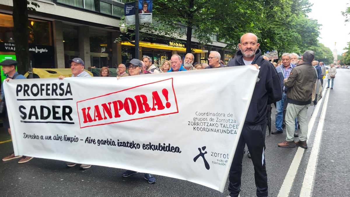 jabotxa62's tweet photo. Sader eta Profersa Zorrotzatik kanporatu behar direla aldarrikatu genuen, beste behin, atzo. Bizilagunek denbora larregi daramate konponbidearen zain eta instituzioen esku dago egoera behin betiko ixtea. https://t.co/lEpLBi4dCe
