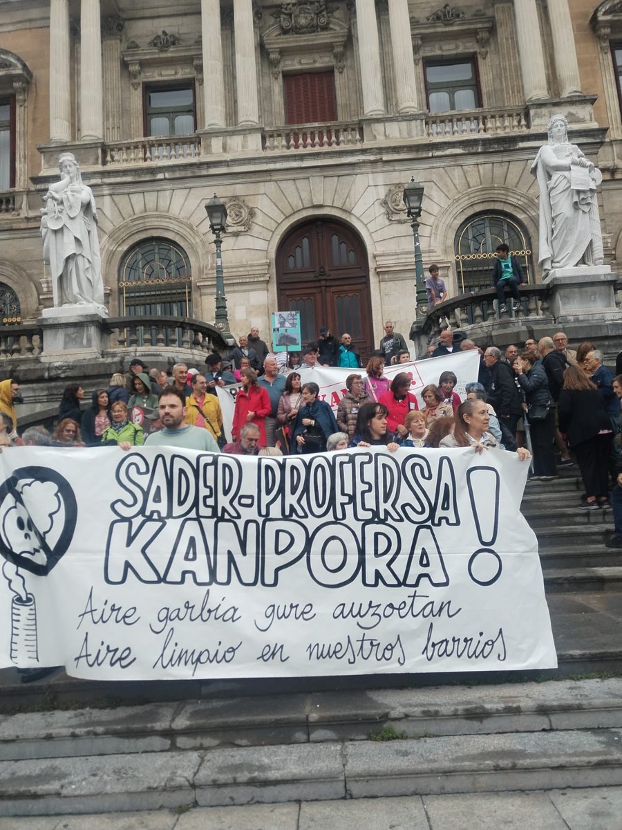 jabotxa62's tweet photo. Sader eta Profersa Zorrotzatik kanporatu behar direla aldarrikatu genuen, beste behin, atzo. Bizilagunek denbora larregi daramate konponbidearen zain eta instituzioen esku dago egoera behin betiko ixtea. https://t.co/lEpLBi4dCe