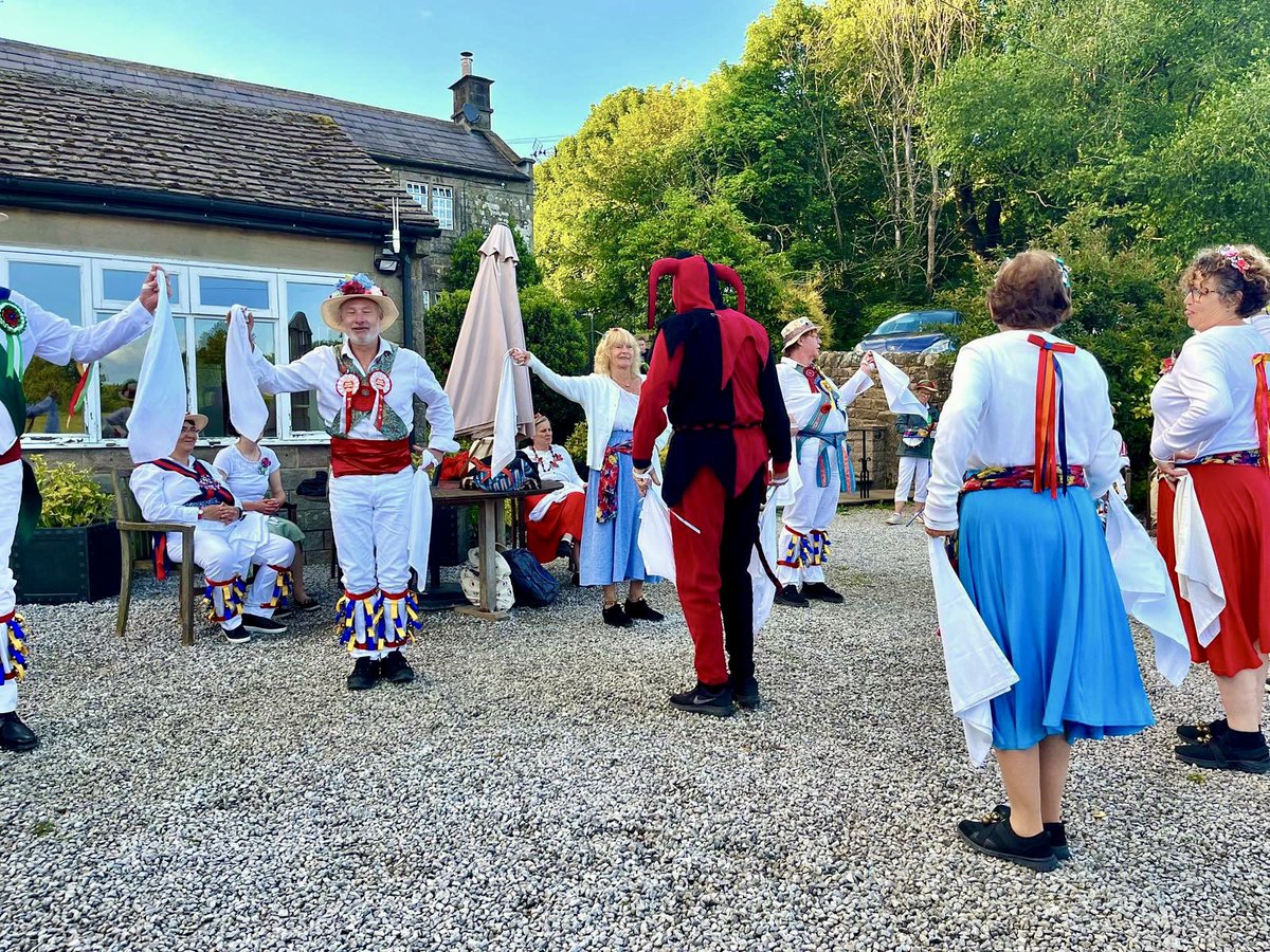 WinsterMorris's tweet photo. Here we are again dancing out in Birchover #Peakdistrict #Derbyshire #morrisdancing 🌺 🎶 💃 🕺 https://t.co/42RPNaNhAz