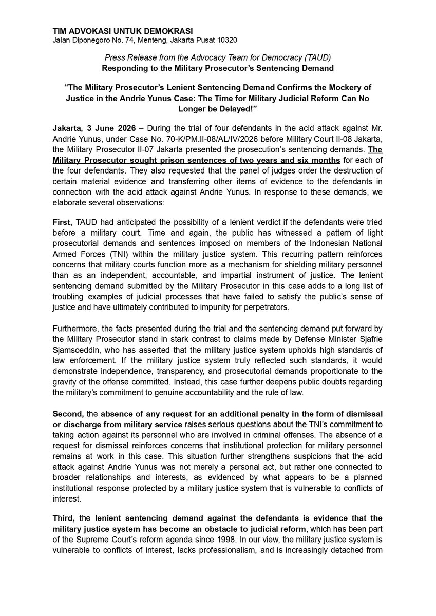 KontraSupdates's tweet photo. The Military Prosecutor’s Lenient Sentencing Demand Confirms the Mockery of Justice in the Andrie Yunus Case: The Time for Military Judicial Reform Can No Longer be Delayed!

During the trial of four defendants in the acid attack against Andrie Yunus before Military Court II-08 Jakarta, the Military Prosecutor requested prison sentences of two years and six months for each defendant, along with orders concerning the handling of evidence. In response to these sentencing demands, we present several observations.

@lbhpersjakarta @LBH_Jakarta @YLBHI @LBHMasyarakat @GreenpeaceID @KontraS
