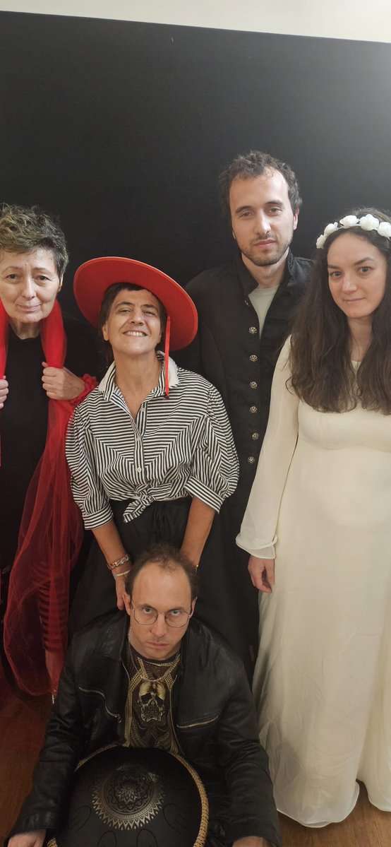 Elo_ETS's tweet photo. 💜 𝗘 𝗟 𝗼
𝗘𝗣𝗜𝗟𝗘𝗦𝗦𝗜𝗔 𝗟𝗢𝗠𝗕𝗔𝗥𝗗𝗜𝗔 𝗘𝗧𝗦
💃🏻🕺🏻 Prove di teatro... 🤵🏻👰🏻🫅🏻
@Youmaniodv
#TeatroBenessere #recitafineattività
#crescitapersonale
#formazioneesperienzia
#arteecura #Youmaniodv #epilessia
#ELOepilessialombardiaets
https://t.co/SNHDlwh44q https://t.co/mUSh5HH9cn