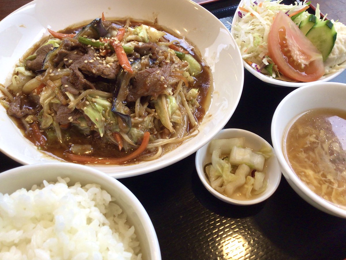 chukakenshin's tweet photo. こんにちは中華彩館剣心です！
先週は投稿できず申し訳ございません🙇‍♀️

今週の週替わり定食は「ラム肉と野菜の炒め物(ジンギスカン風)」
になります🐑
(ライス、スープ、サラダ、おしんこ付き)
税込1.200円でご用意しております😋
6月8日(月)までのご提供です！
皆さまのご来店お待ちしております🤗 https://t.co/1eWIwCNeTb