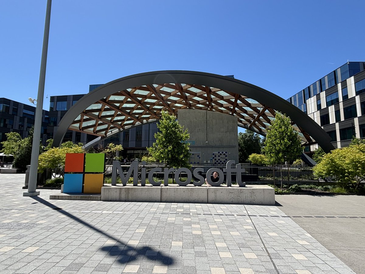 EC43558118's tweet photo. サンフランシスコを離れて4日間のシアトル出張。
Microsoftオフィスにてエグゼクティブツアーに参加させていただきました。

得るものも多く、
また新しいアイデアのヒントをもらったと思います。

残り10日近いサンフランシスコの滞在、
オールドルーキーとしてベストを尽くします。 https://t.co/1NGpVKJuFr