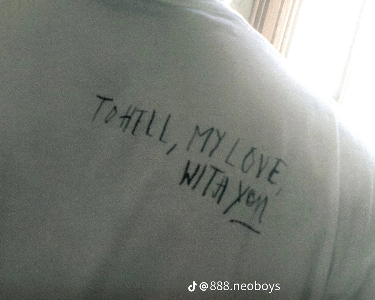 jenmowroll's tweet photo. masih menjadi top tier konsep photobook kesayangan gue, maksud gue kek APA MAKSUD “TO HELL, MY LOVE, WITH YOU” ITU 😭 https://t.co/SypbG6lhR1