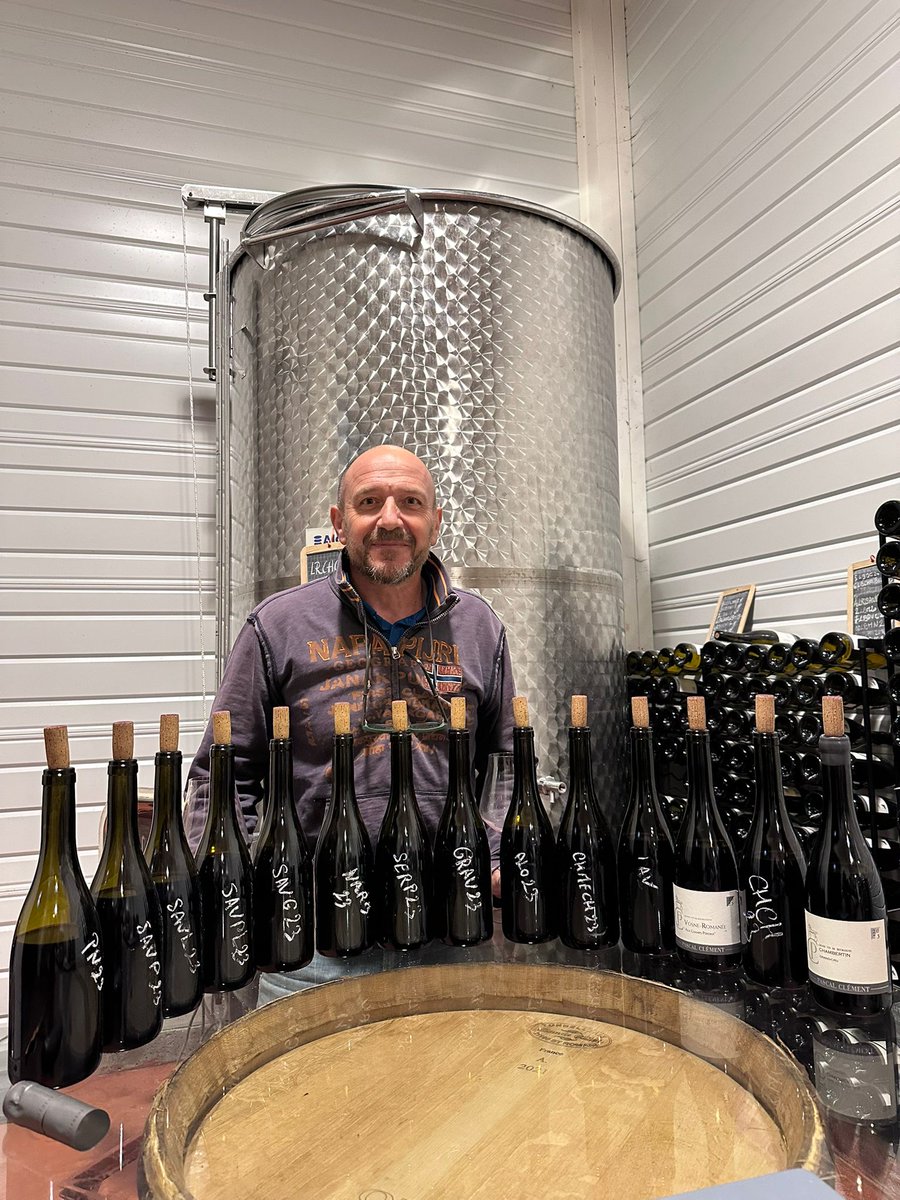 JamesSuckling's tweet photo. Based in Savigny-lès-Beaune, the small negociant Maison Pascal Clément produced fresh, balanced whites from the 2023 vintage. Made from his vineyards in Savigny and sourced fruit beyond, these wines show a subtle sapidity and chalky salinity.

His reds are equally characterful, ranging from zero to 100 percent whole-cluster fermentation. The recent tasting that Senior Editor Zekun Shuai did with Pascal included the Chambertin Grand Cru 2023 – a serious wine from sourced fruit that underscores the quiet ambition for quality driving this low-profile maison.

@maisonpascalclement #pascalclement #burgundy