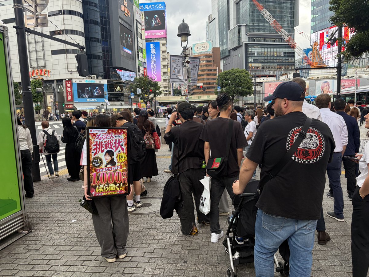 myfans_202109's tweet photo. ＼総額1,000万円ばら撒きチャレンジ💸／
街に潜むるるたんを見つけて10万円GET♪

1）渋谷・新宿・六本木で「るるたん広告（看板・アドマン）」を撮影📸
2）このアカウントをフォロー
3） #るるたんを探せ をつけて投稿！

🎁抽選で100名様に【現金10万円】プレゼント
⚠️参加規約はリプライへ👇 https://t.co/kffkNKXKFL