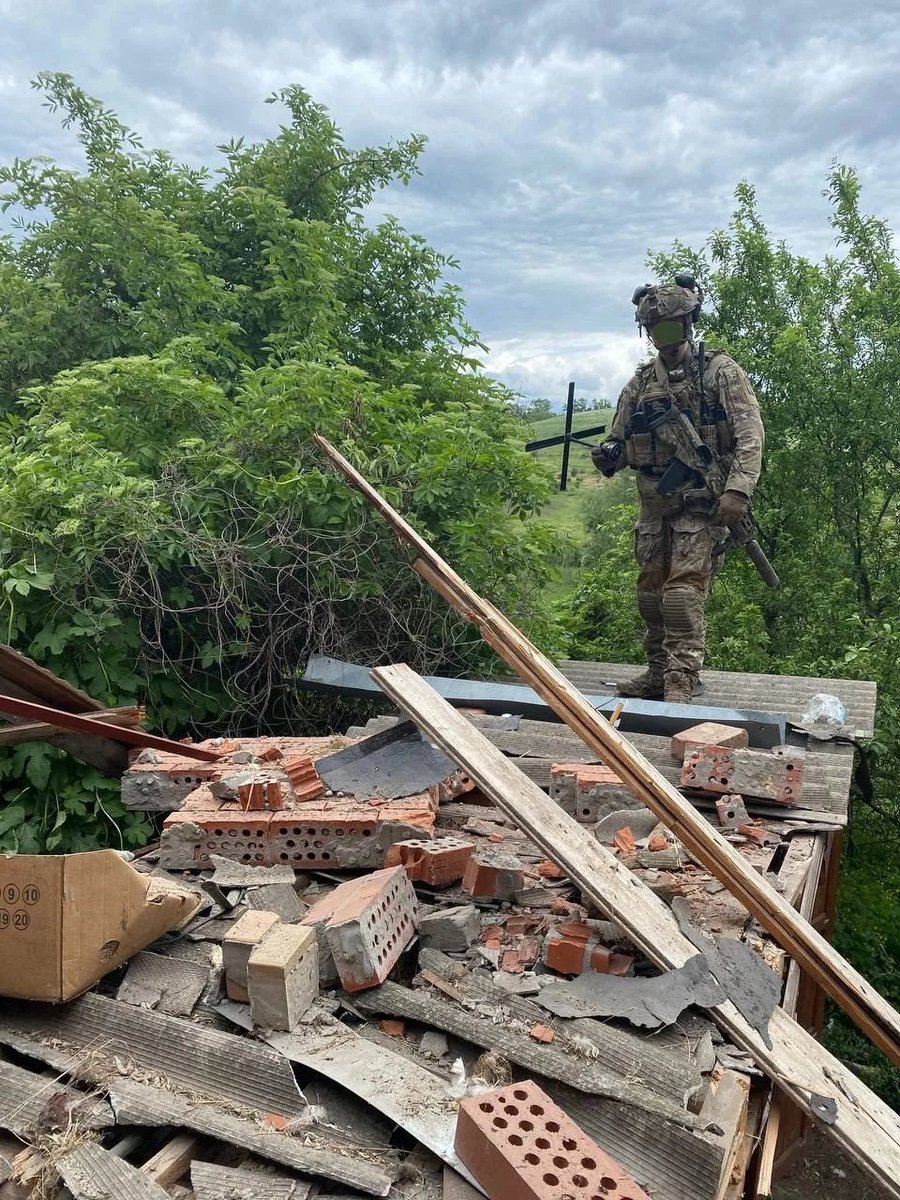 WarFlash_2630's tweet photo. 🇺🇦Ukrainian SSO operators with "Malyuk" bullpup AK https://t.co/OrtMZud3ke
