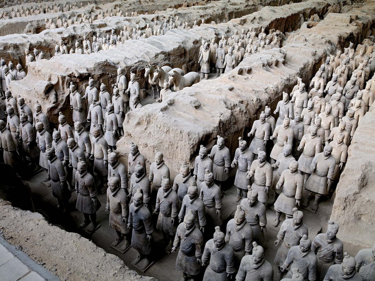 JugandoCiencia's tweet photo. 🪖🪖 Más de 8,000 soldados de tamaño real...
Y ¡NINGUNO es igual a otro! 🤯
🏺 Hace 2,200 años, el primer emperador de China, Qin Shi Huang, mandó construir el famoso Ejército de Terracota.
⚔️ Miles de guerreros, caballos y carros de guerra fueron enterrados para protegerlo en el más allá.
😲 Lo más increíble: cada rostro, peinado y expresión tiene detalles únicos.
🔎✨ Este asombroso tesoro arqueológico permaneció oculto durante siglos, hasta que unos agricultores lo descubrieron por accidente en 1974.
🏺🇨🇳 #Arqueología #Historia #JugandoCiencia