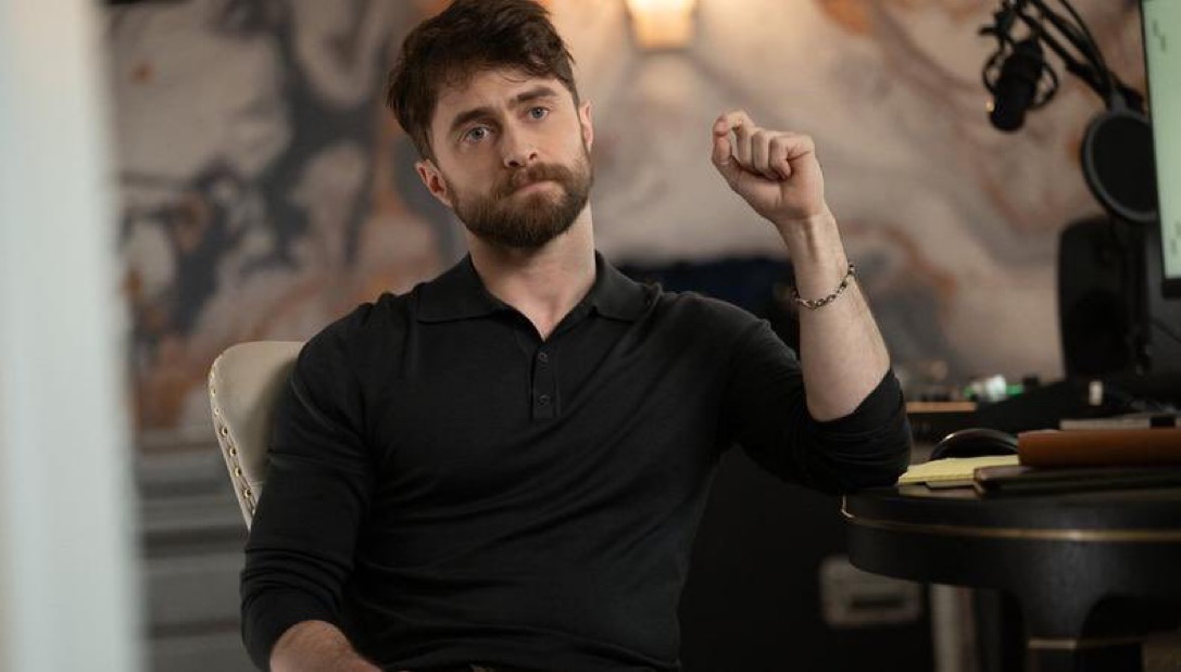 TheDailyHPotter's tweet photo. Daniel Radcliffe has “very paternal feelings” towards the young cast of the new Harry Potter series 

“With all the new ‘Harry Potter’ stuff, there were definitely some times when I would suddenly see these pictures of these three kids starting their own journey, and it’s very surreal and strange and provokes very paternal feelings in me, even though I do not know these children. 

I have not met them—and I’ve talked to Emma [Watson] about this a little bit—but I think we all want to reach into the screens and hug them and make sure they’re OK and hope that they have a great time.”