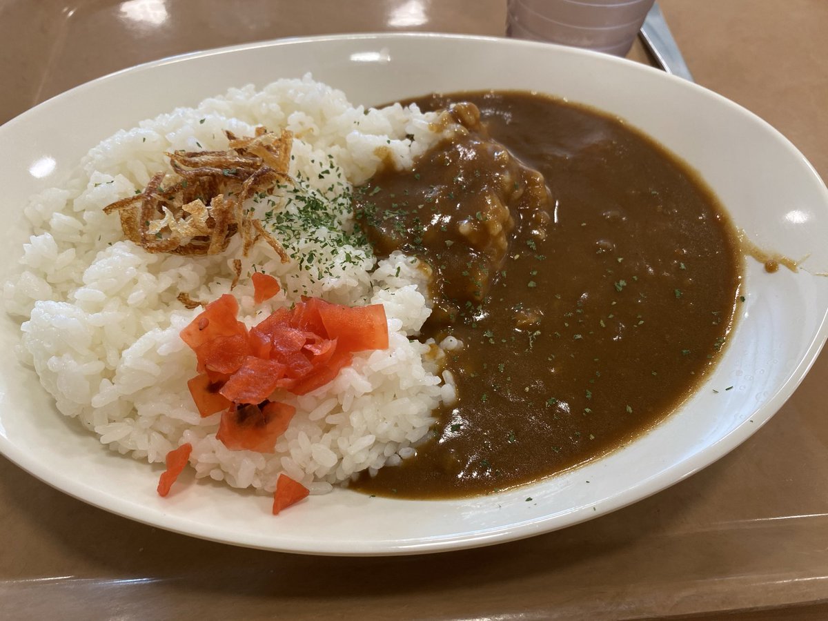 stlow15's tweet photo. カクマクシャカと名桜大学で沖縄のヒップホップとかラップについて講義してきた。
めっちゃ楽しかった。
講義後学食でカレーキメた。 https://t.co/uykrhAlJHf