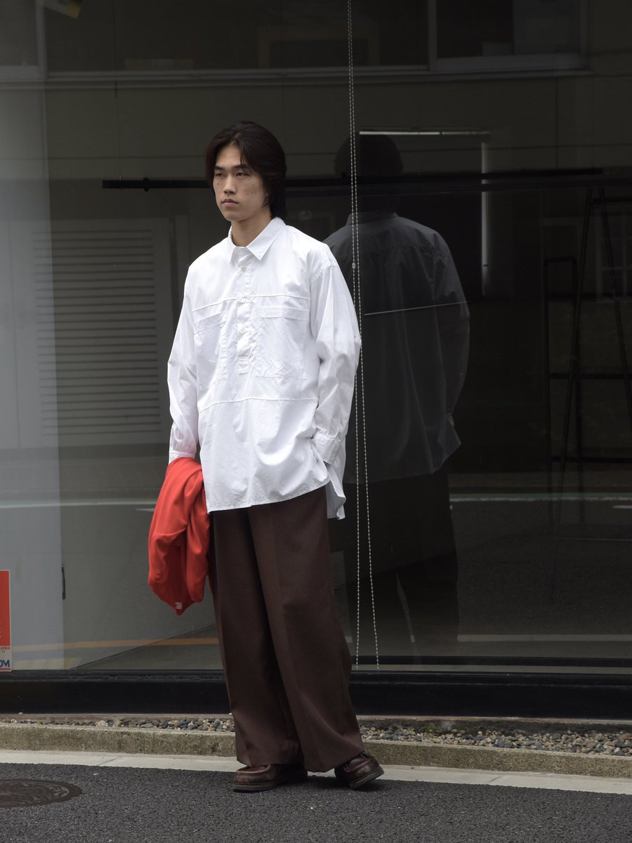oneldk's tweet photo. nutermより、ミリタリーのスリーピングシャツを想起させる新型の"Long P/O Shirts"。
きめ細かく上品な光沢のある生地を使用し、両胸のポケットやサイドスリットがアクセントに。男女問わず着られる広い身幅も魅力です。

¥44,000 TAX IN

https://t.co/HwtcLtVIVF https://t.co/m0qqfF2X9q