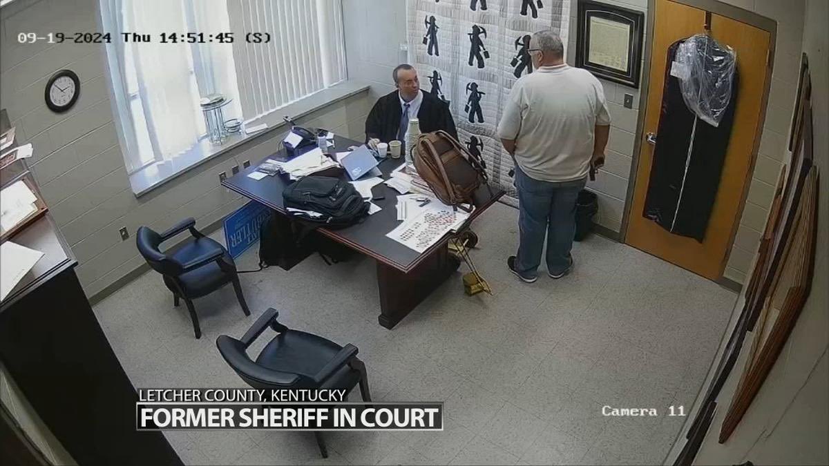 Kaylan_TX_'s tweet photo. @thetomcruisr @HunterBiden His profile pic is of Kentucky Judge Kevin Mullins who was shot dead by a Sheriff named Mickey Stines in his chambers &amp; soon after, it came out that the judge had been sexually abusing women inmates in his chambers for years offering “deals” on their charges in exchange for sex🙃 https://t.co/wTVuPp48y2