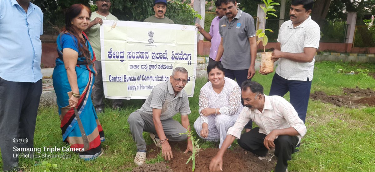 CBC_Smg's tweet photo. @CBC_Smg  ಹಾಗೂ ಶಿವಮೊಗ್ಗದ ಪರೋಪಕರಂ ತಂಡದ ಜೊತೆಗೆ ವಿಶ್ವ ಪರಿಸರ ದಿನಾಚರಣೆಯನ್ನು ಸುಮಾರು 50 ಗಿಡಗಳನ್ನು ನೆಡುವುದರೊಂದಿಗೆ ಶಿವಮೊಗ್ಗದಲ್ಲಿಂದು ಆಚರಿಸಲಾಯಿತು #NowForClimate #ChooseLiFE #LifestyleForEnvironment #ClothBags #SayNoToPlastic #GreenIndia #NowForClimate #Plant4Mother #WorldEnvironmentDay2026 https://t.co/jwmeOQAy3c