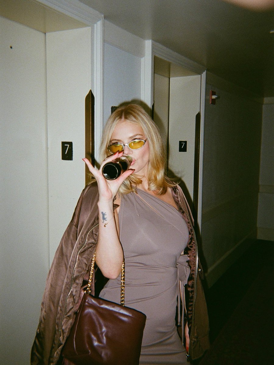 TheCinesthetic's tweet photo. Samara Weaving stuns in newly shared photos 📸 https://t.co/JVrEnMEuyD