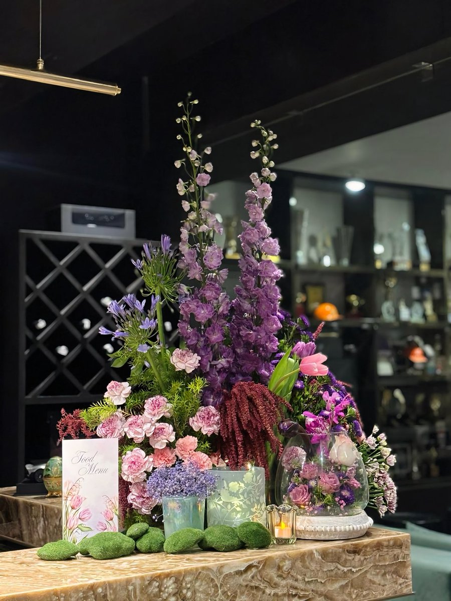 ViratGang's tweet photo. Glimpses from the private family dining experience designed at Virat Kohli's residence in Gurugram. 🍽 https://t.co/G9u1l2mvXp